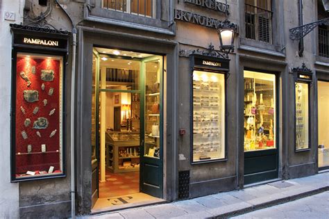 stores in firenze italy.